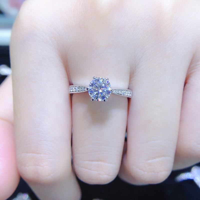 Elegant Cubic Zirconia Women's Ring