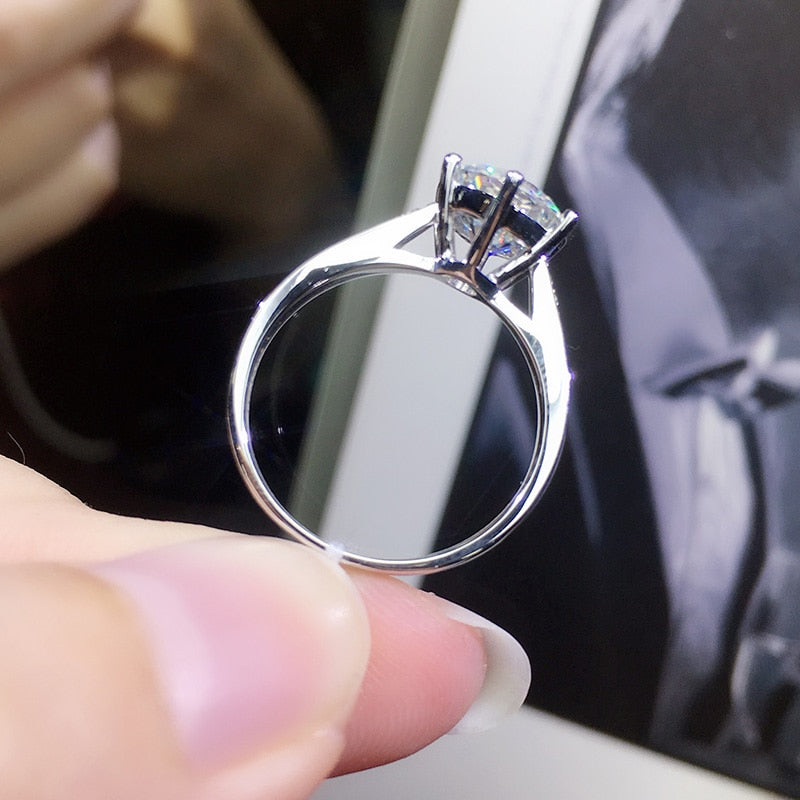 Elegant Cubic Zirconia Women's Ring